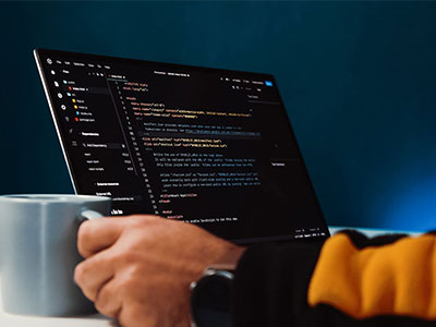 神马影院倒着读也行：先抓推断有没有被写成事实，再把前提写出来（读完更清楚） ｜ 不求完美但求对齐